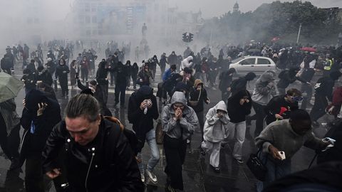 Briselē jauniešu protesti pāraug vardarbībā