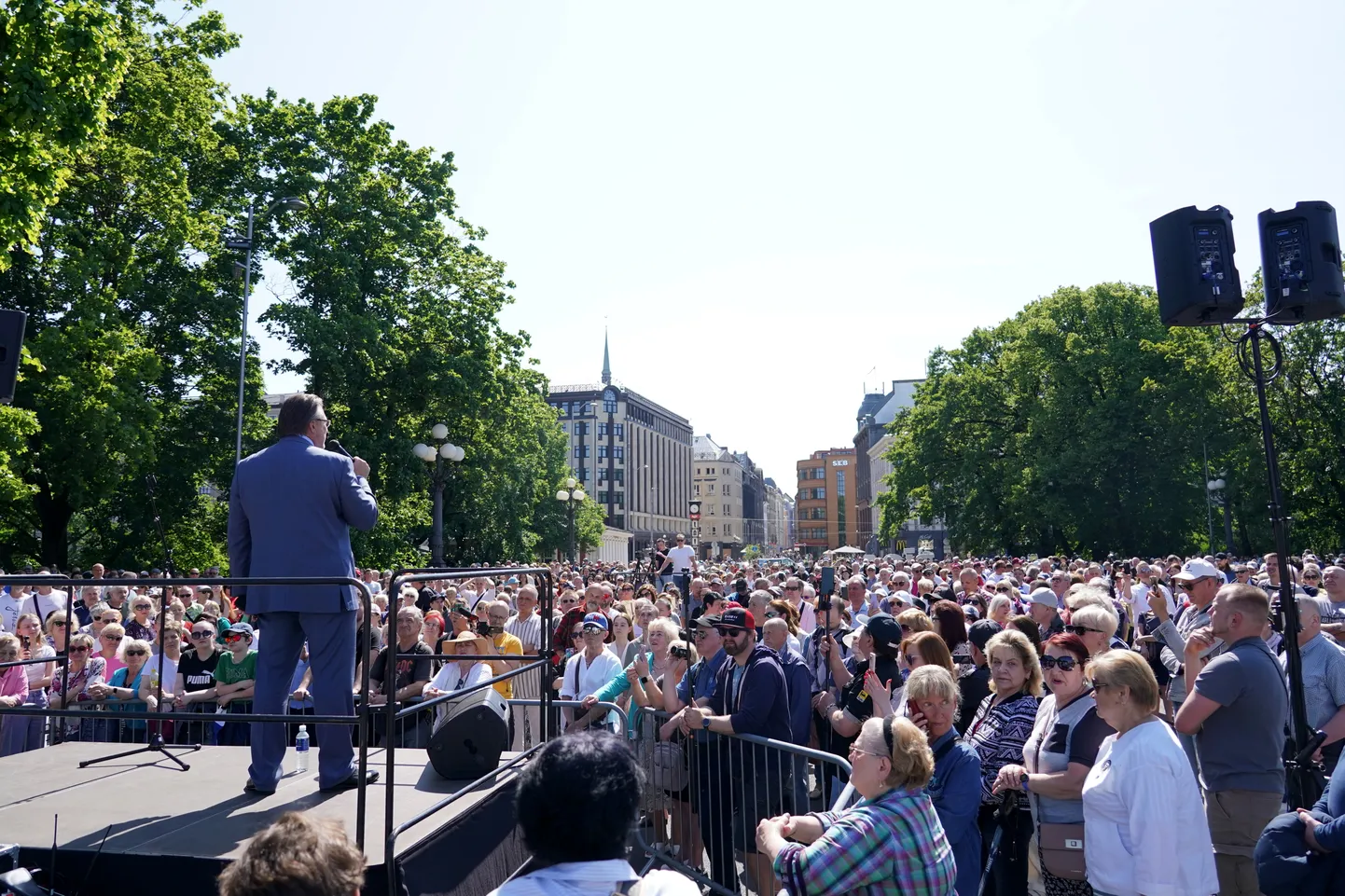 Partijas "Latvija pirmajā vietā" rīkotais protests pret valdošo režīmu un tā veikto vēlēšanu rezultātu falsifikāciju Rīgā pie Brīvības pieminekļa.