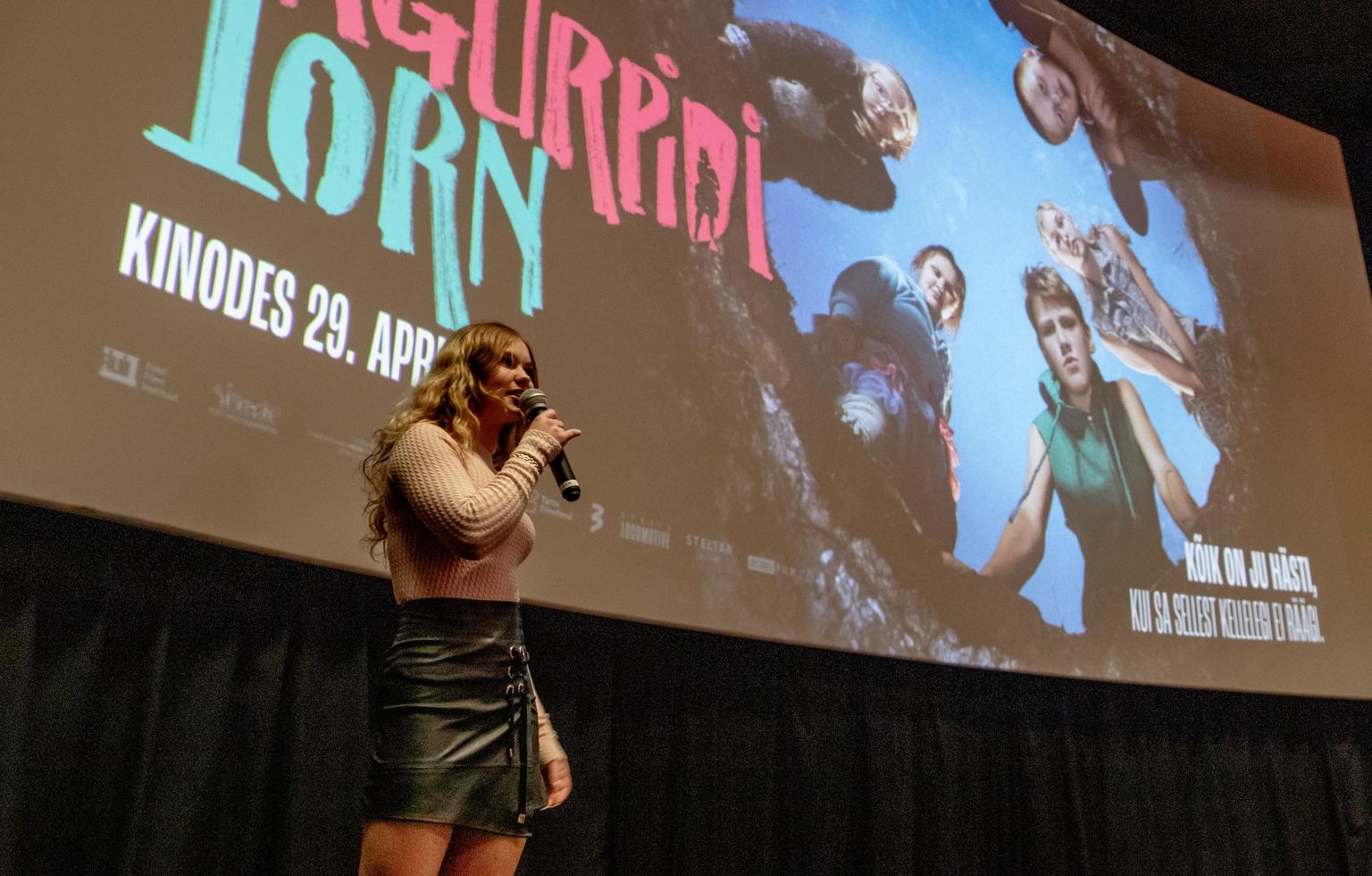 Rebeka Kask jagas muljeid paari aasta tagustelt ­võtetelt Jaak Kilmi filmi “Tagurpidi torn” eriseansil Pärnu Apollo kinos.