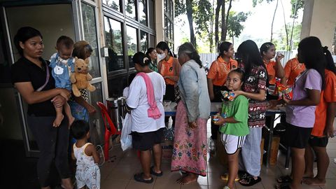 Taizeme evakuē vairāk nekā 100 000 cilvēku no Kambodžas pierobežas