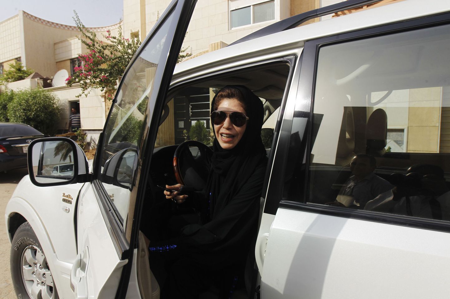 Saudi Araabias määrati autot juhtinud naisele kümme piitsahoopi