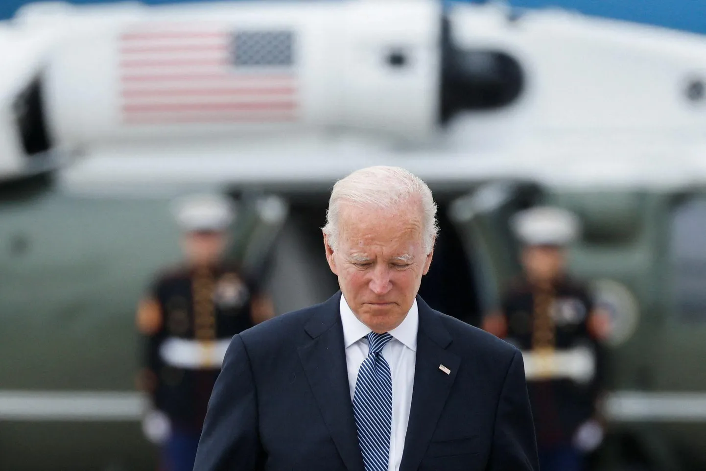 Ameerika Ühendriikide president Joe Biden lahkumas presidendilennuki Air Force One pardale.