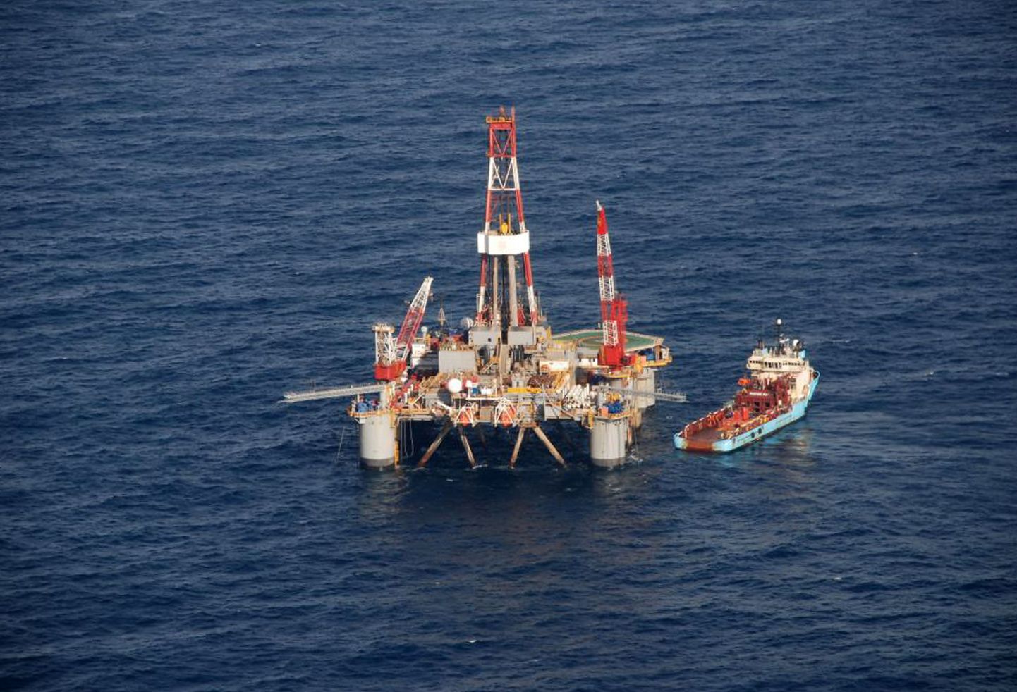 Нефтяная вышка у Фолклендских островов.