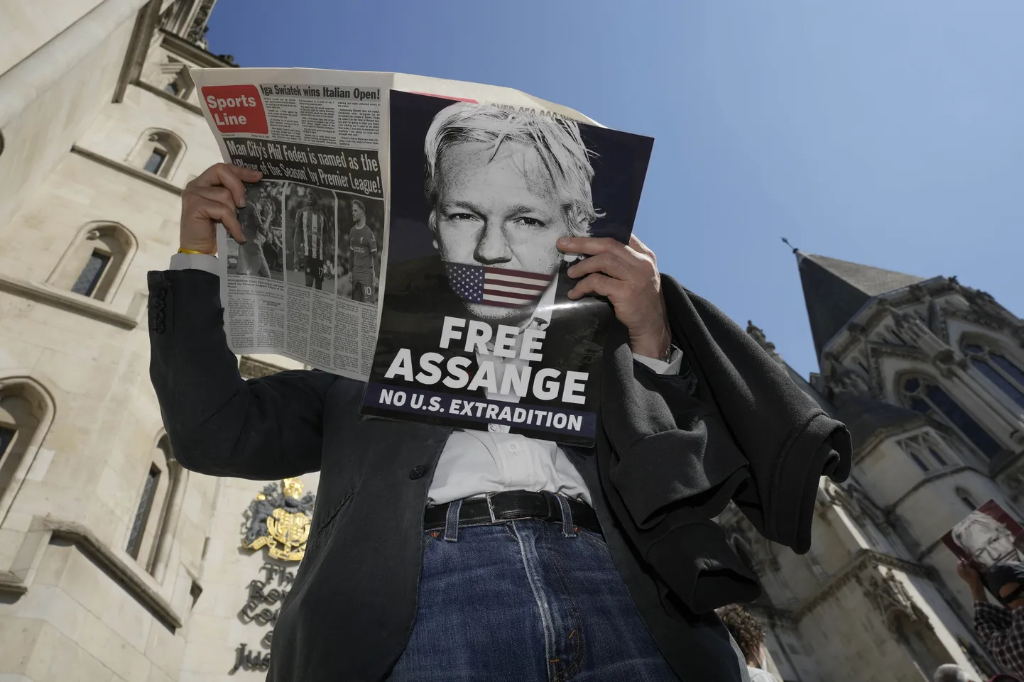 Высокий суд Лондона освободил основателя портала WikiLeaks Джулиана Ассанжа под залог.