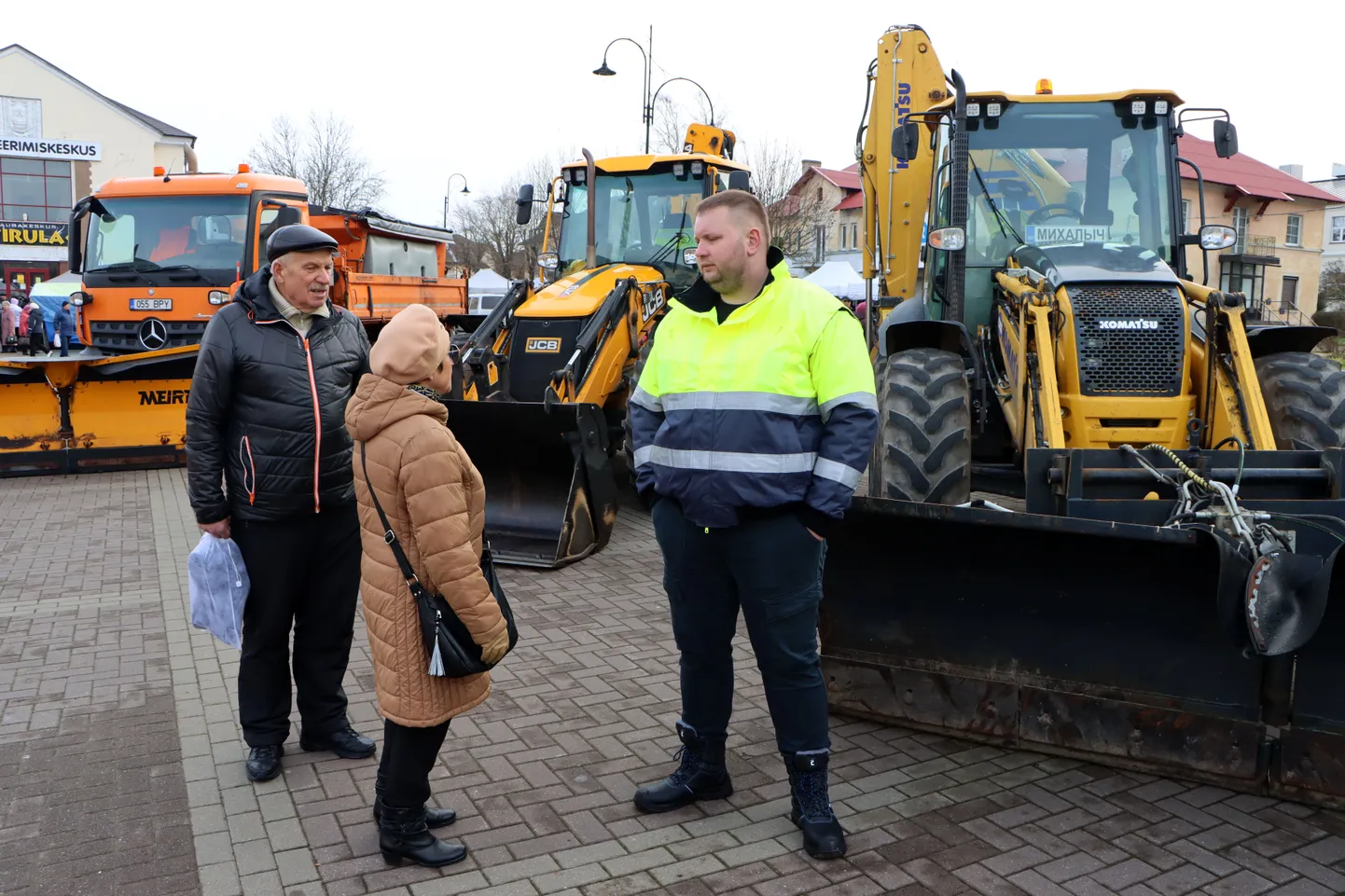 Kui 2023. aasta sügisel sattus N&V rünnakute alla, korraldas firma Kohtla-Järve Virula väljakul oma hooldustehnika näituse.