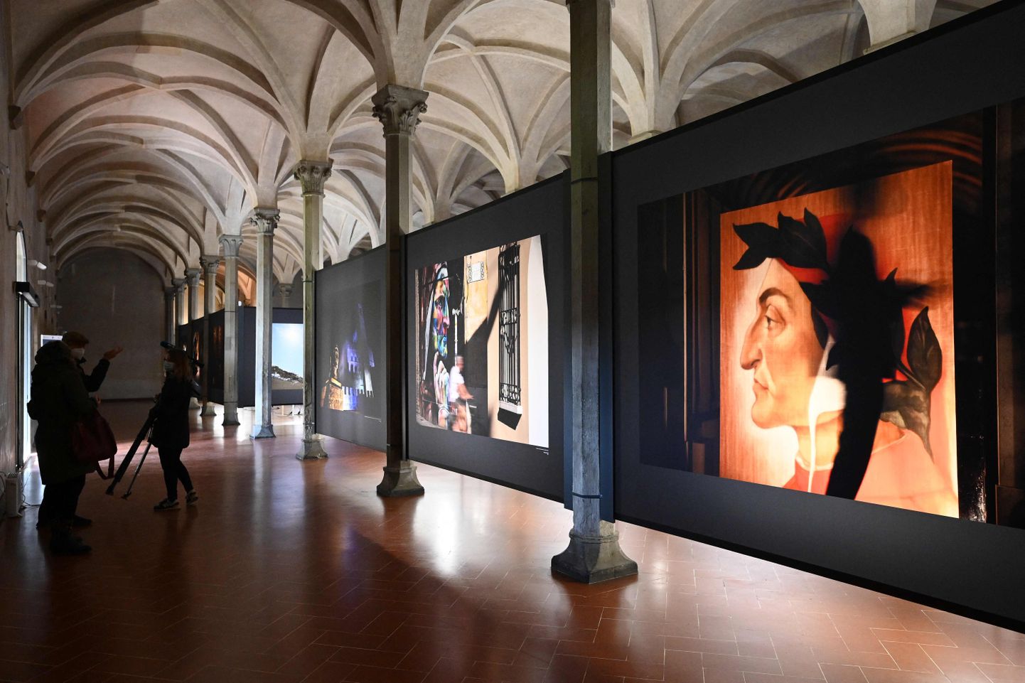 Dante Alighieri 700. surma-aastapäevale pühendatud näitus Firenzes.