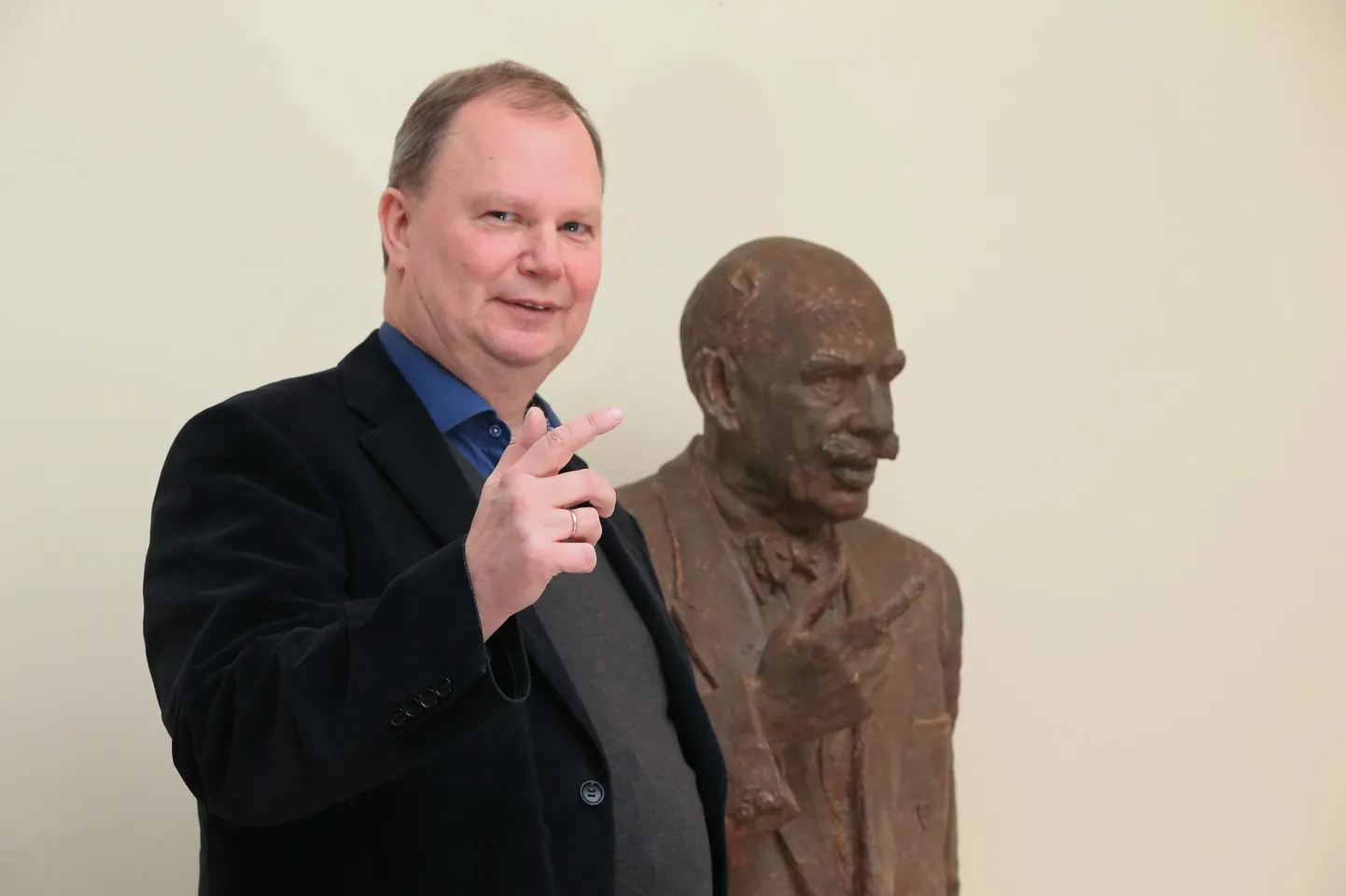 Keeleteadlane Karl Pajusalu.