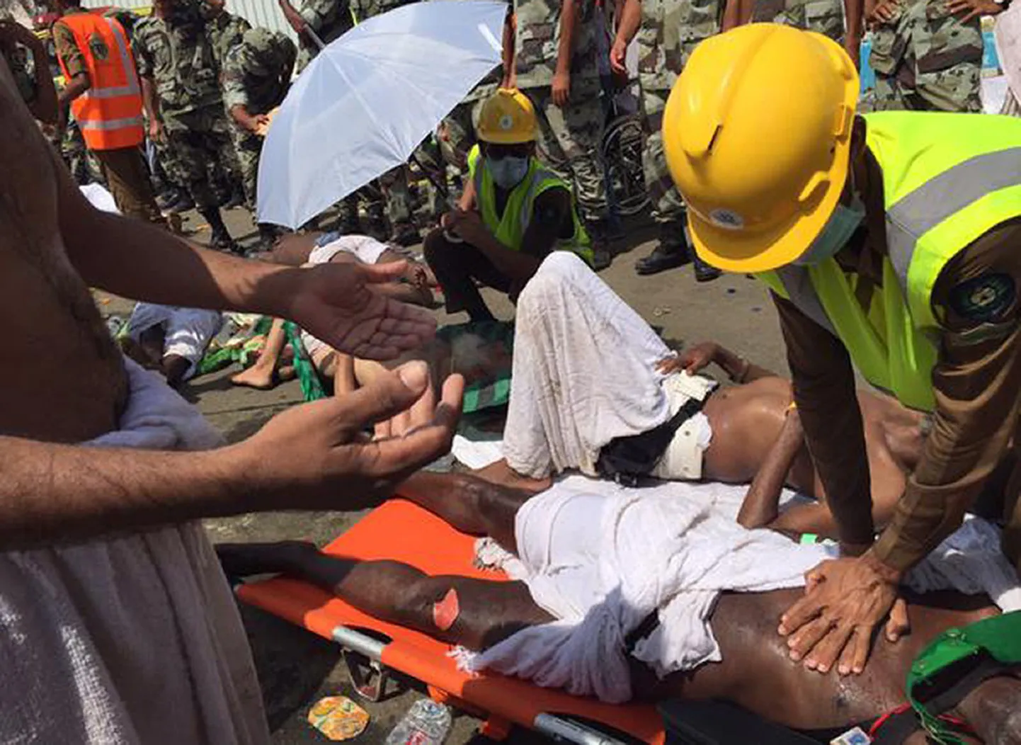 Число погибших в давке во время хаджа в Мекке превысило 450 человек.