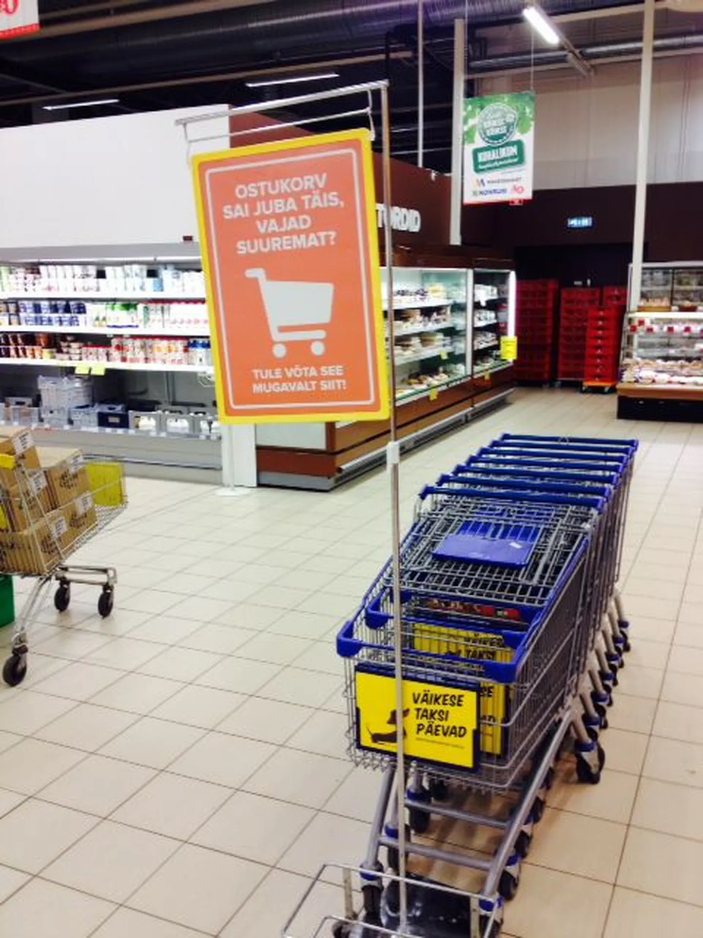 Lisaostukorvid Maksimarketis.