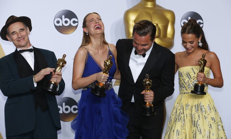 Näitlejad Mark Rylance, Brie Larson, Leonardo DiCaprio ja Alicia Vikander värskelt võidetud Oscaritega 28. veebruaril 2016 