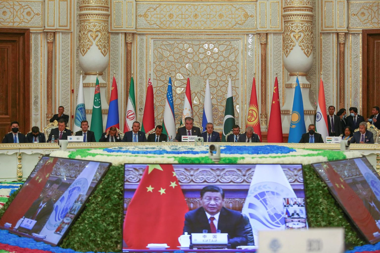 SCO tippkohtumise osalejad kuulavad Hiina presidendi Xi Jinpingi pöördumist.