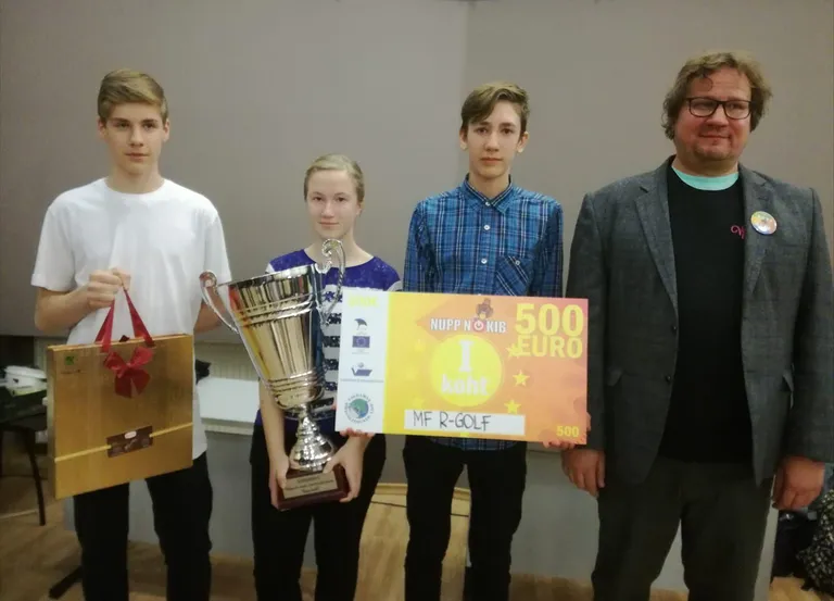 Hargla kooli minifirma R- Golf koosseisus Piia Ruotsi, Rainer Truks ja Airo Pettai sai eripreemia. Neid juhendab Marek Mekk.