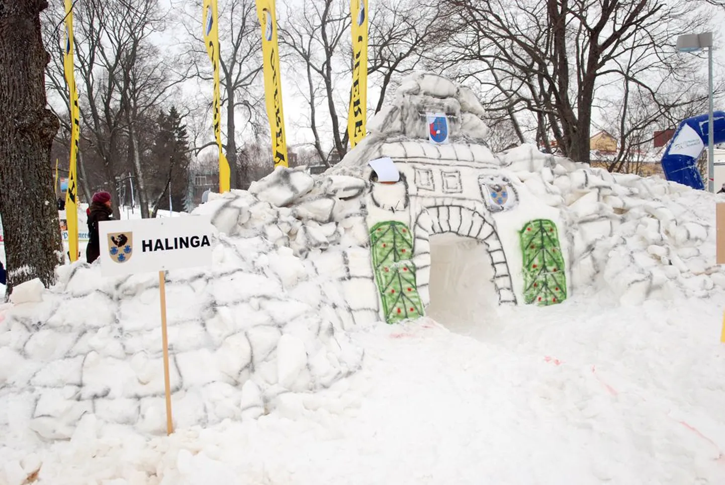 Lumelinna ehitamisel Pärnu jääfestivali talvepargi osales 13 võistkonda.
