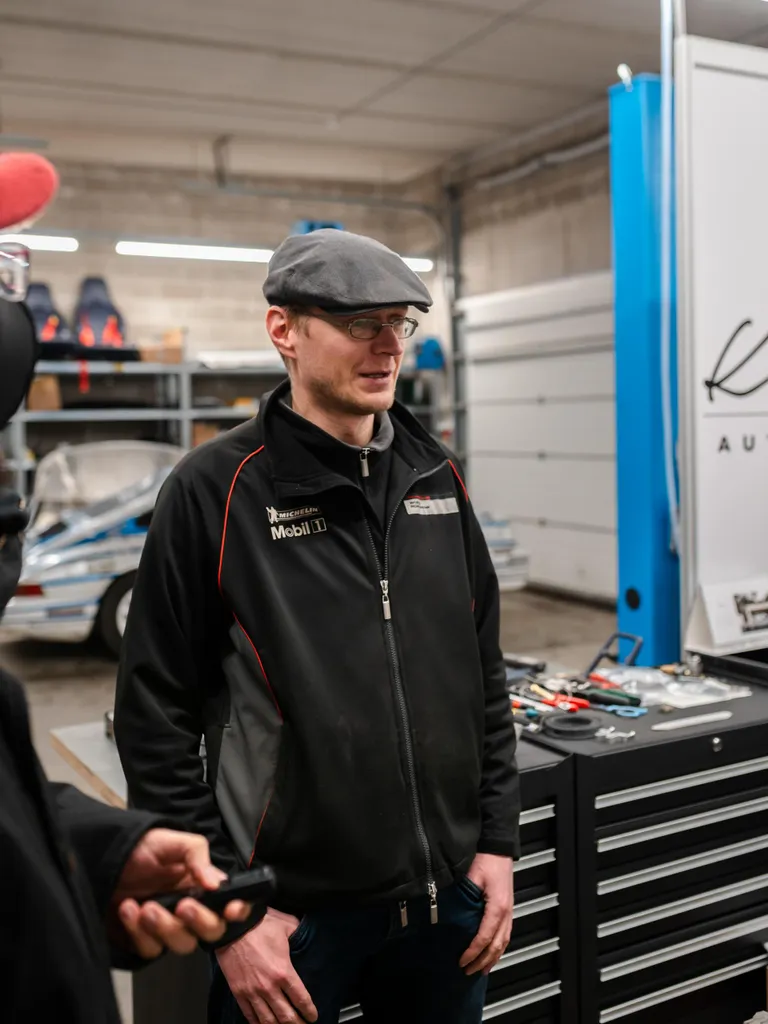 Vastutav mehaanik Eero Luhasaar on juba pikki aastaid tegelnud Porschedega ja selline ümberehitamine on uus proovikivi.
