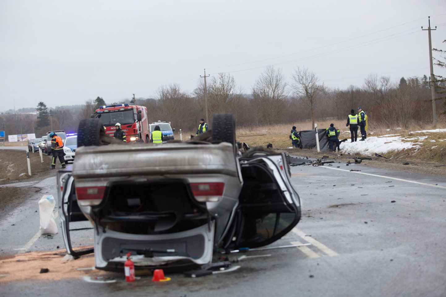 28. jaanuaril toimus Purtse lähedal maanteel raske avarii, milles hukkus 70aastane Honda juht. Tõenäoliselt õnnetuse põhjustanud BMW roolis olnud mees pääses küll vigastusteta, kuid kukkus kolm nädalat hiljem maja aknast välja ja suri sündmuskohal.

MARIANNE LOORENTS /VIRUMAA TEATAJA