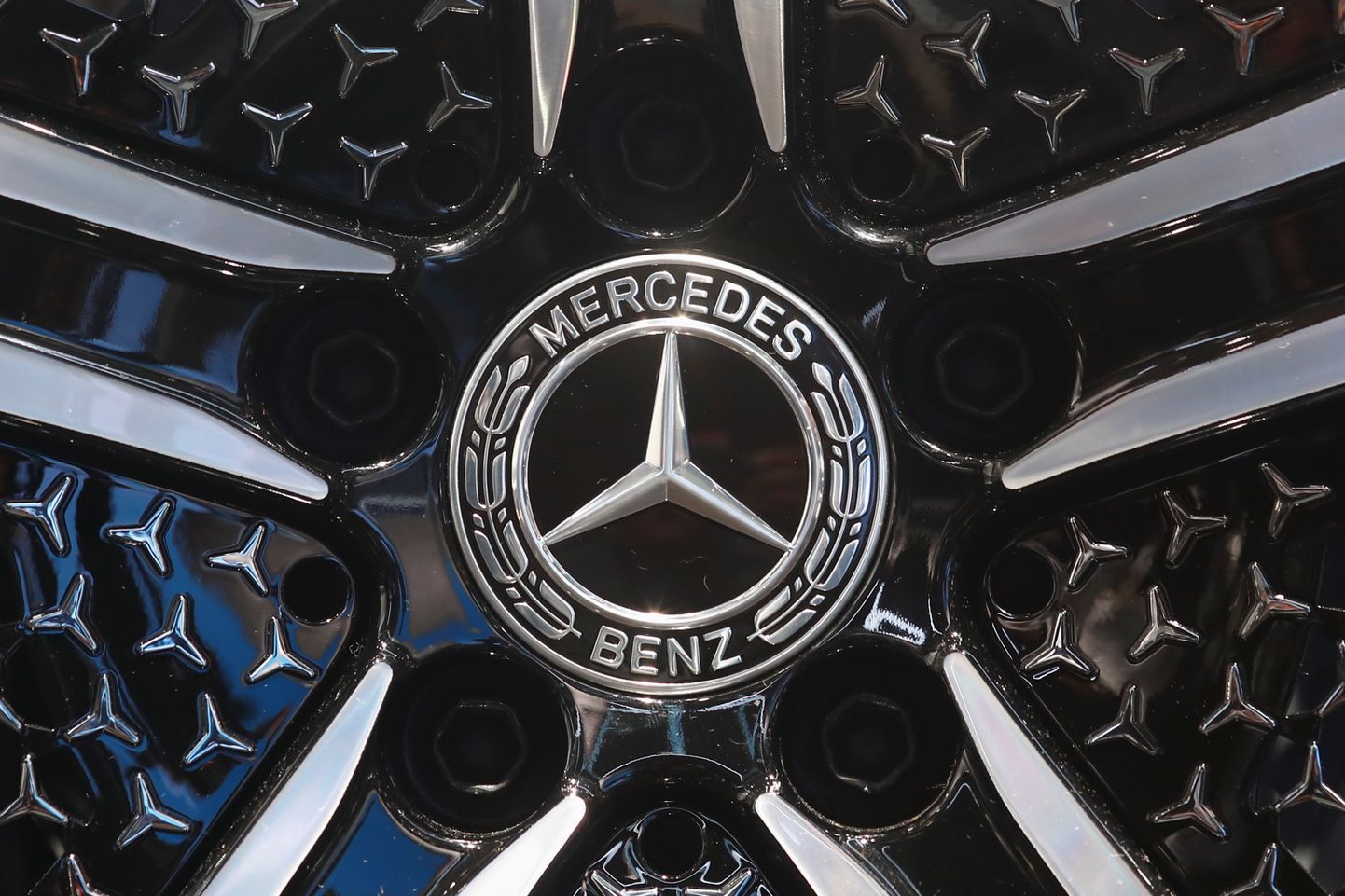 Автомобиль Mercedes-Benz