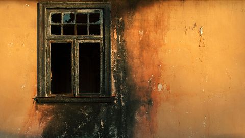 Mēģinot paša spēkiem dzēst ugunsgrēku, cietis cilvēks