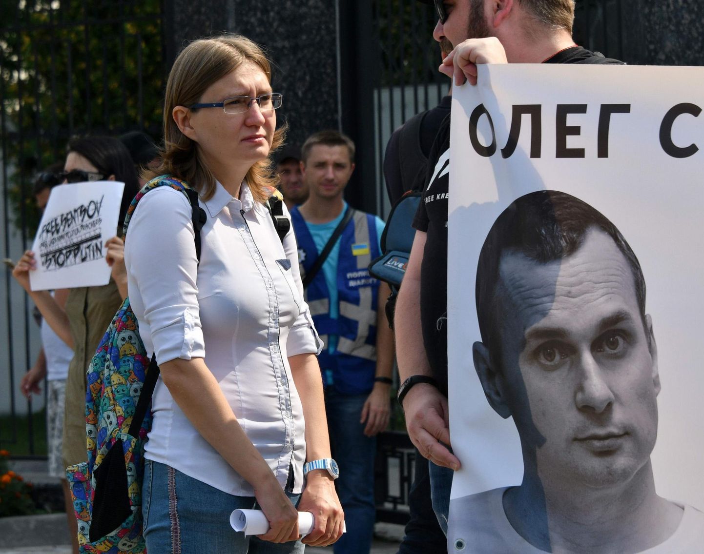 Oleg Sentsovi nõbu Natalja Kaplan eile Kiievis Vene saatkonna ees peetud meeleavaldusel, kus paluti režissöör vabaks lasta.