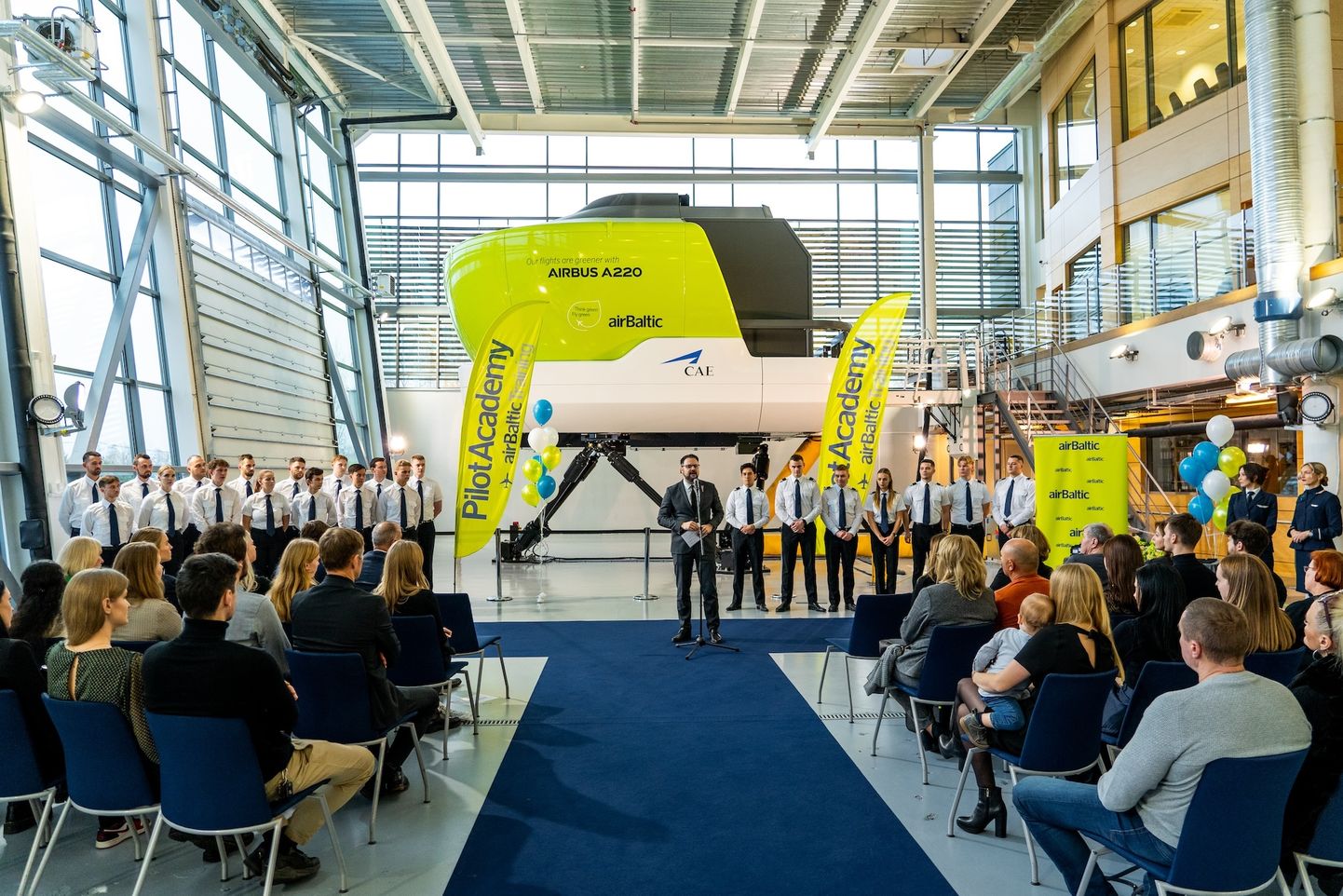 Семь студентов окончили Академию пилотов airBaltic