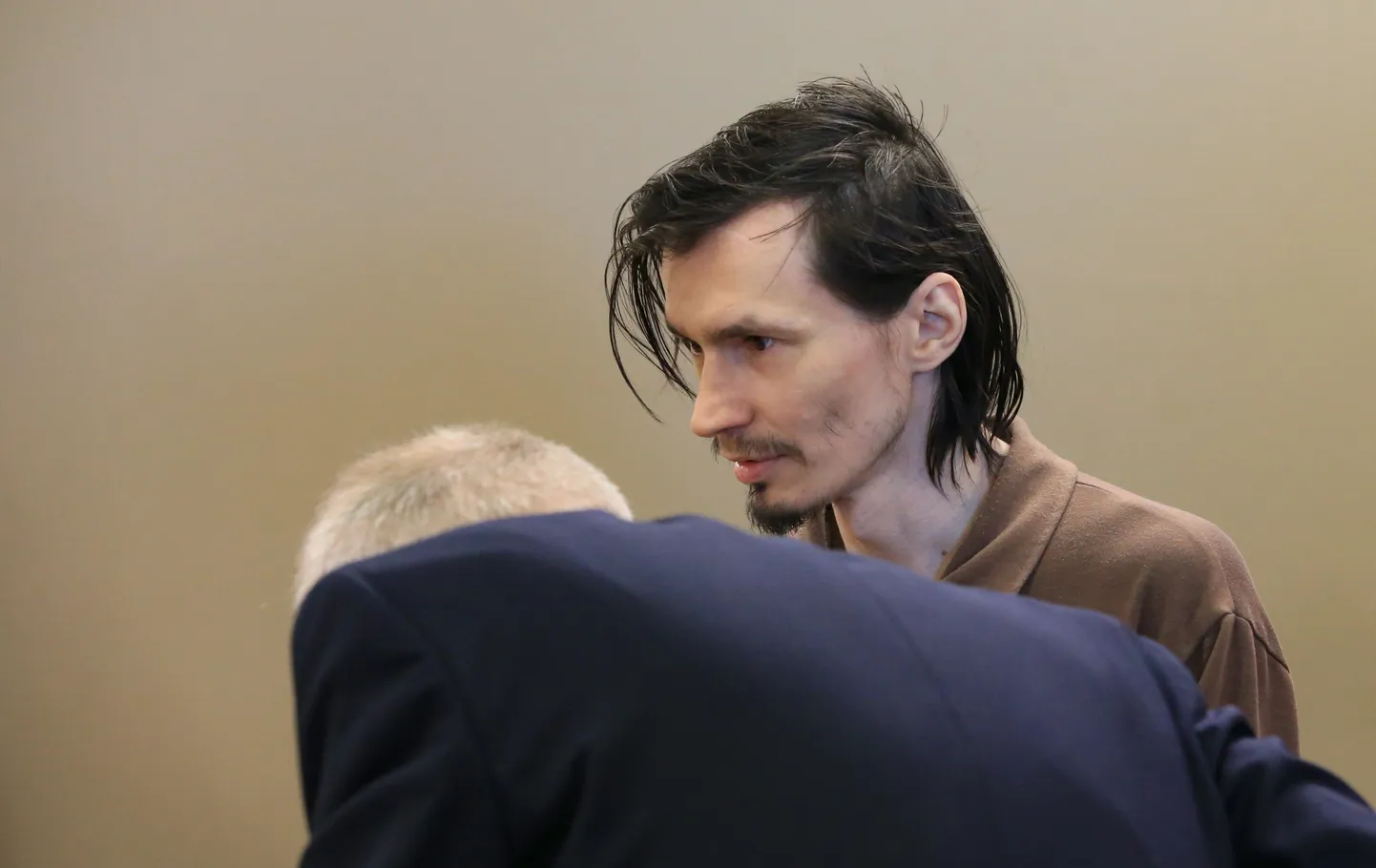 Tartu vanglas eluaegset vangistust kandev Juri Ustimenko astus taas kohtu ette.