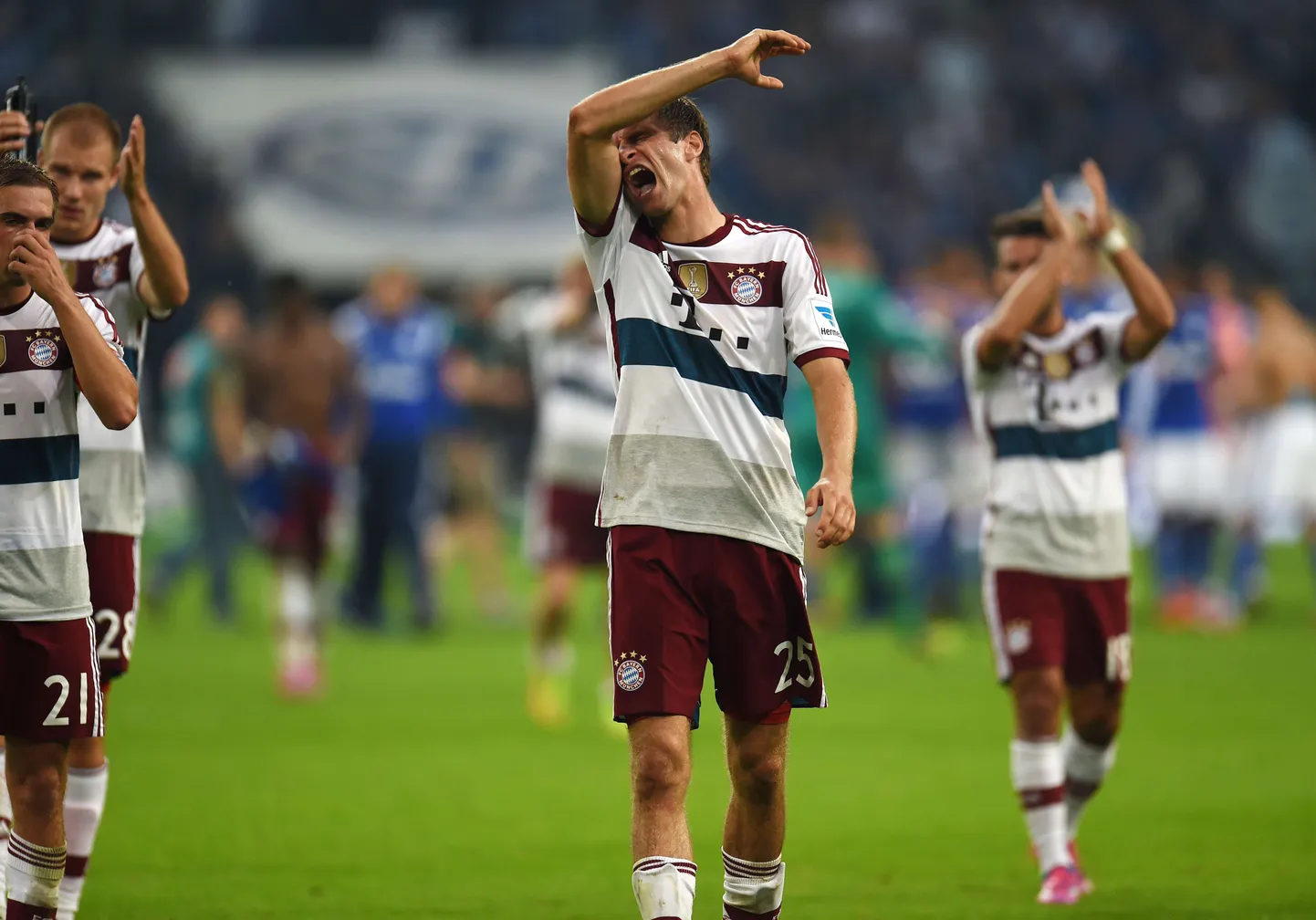 Müncheni Bayern kaotas Bundesligas punkte, kui võõrsil viigistati Schalkega.