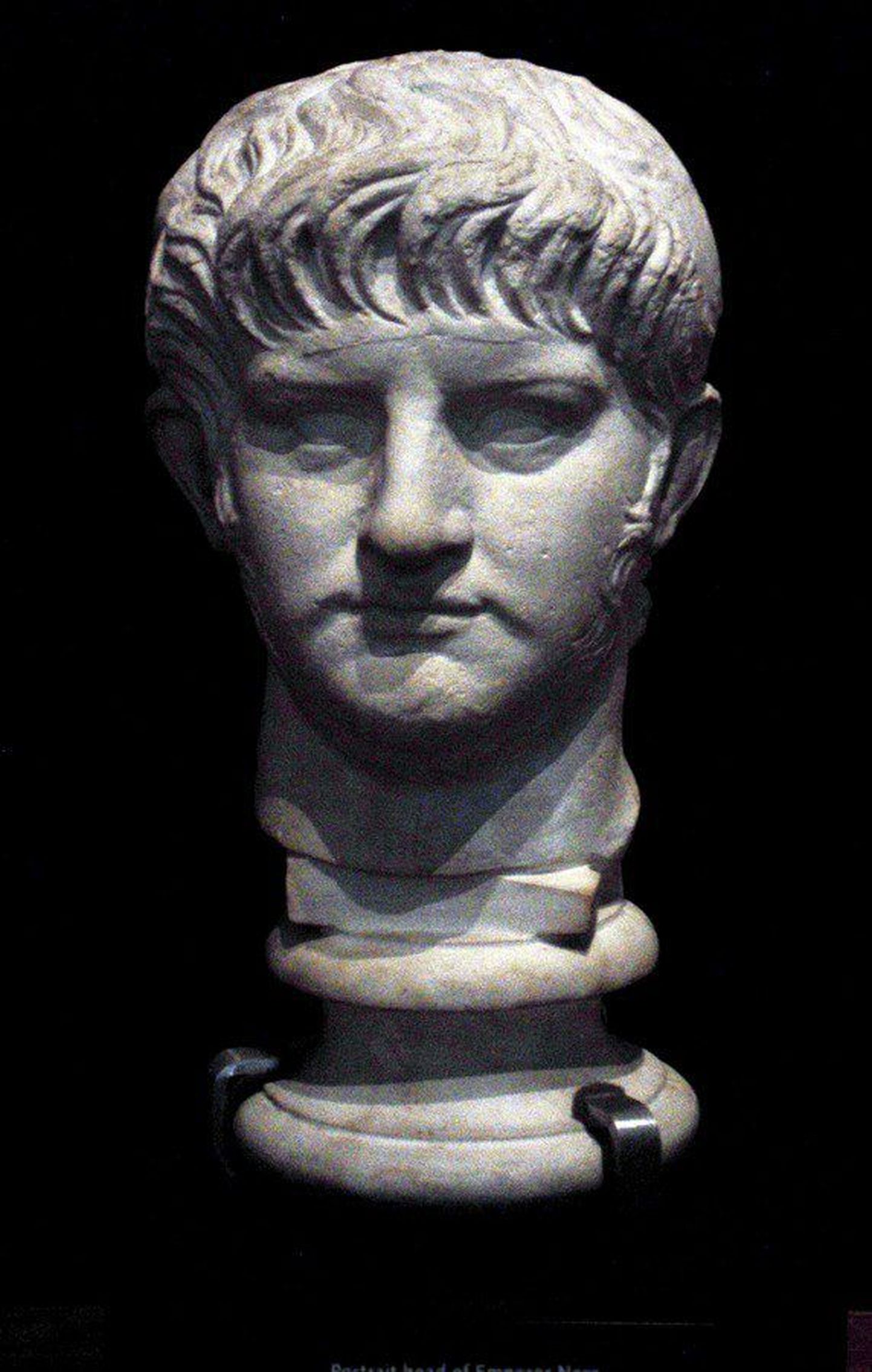 Keiser Nerot kujutav büst