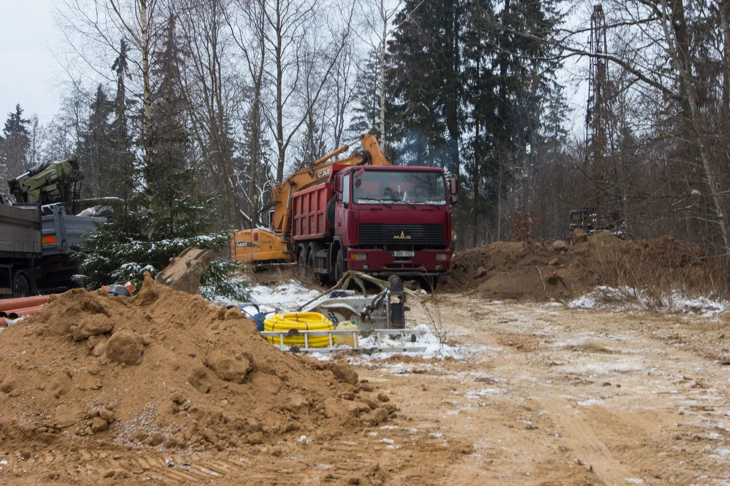 Puka aleviku uue puurkaev-pumpla ehitustööd Tööstuse tänavas ligi kaks aastat tagasi. Nendele eelnesid ägedad vaidlused vana puurkaevu kasutusõiguse ja koguni omandiküsimuste üle.