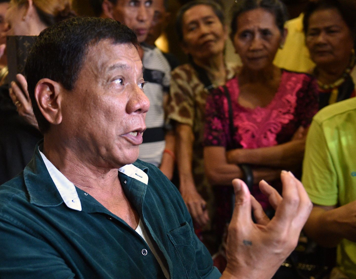 Filipiinide presidendiks valitud Rodrigo Duterte pärast valimisvõitu toetajatega kõneledes.