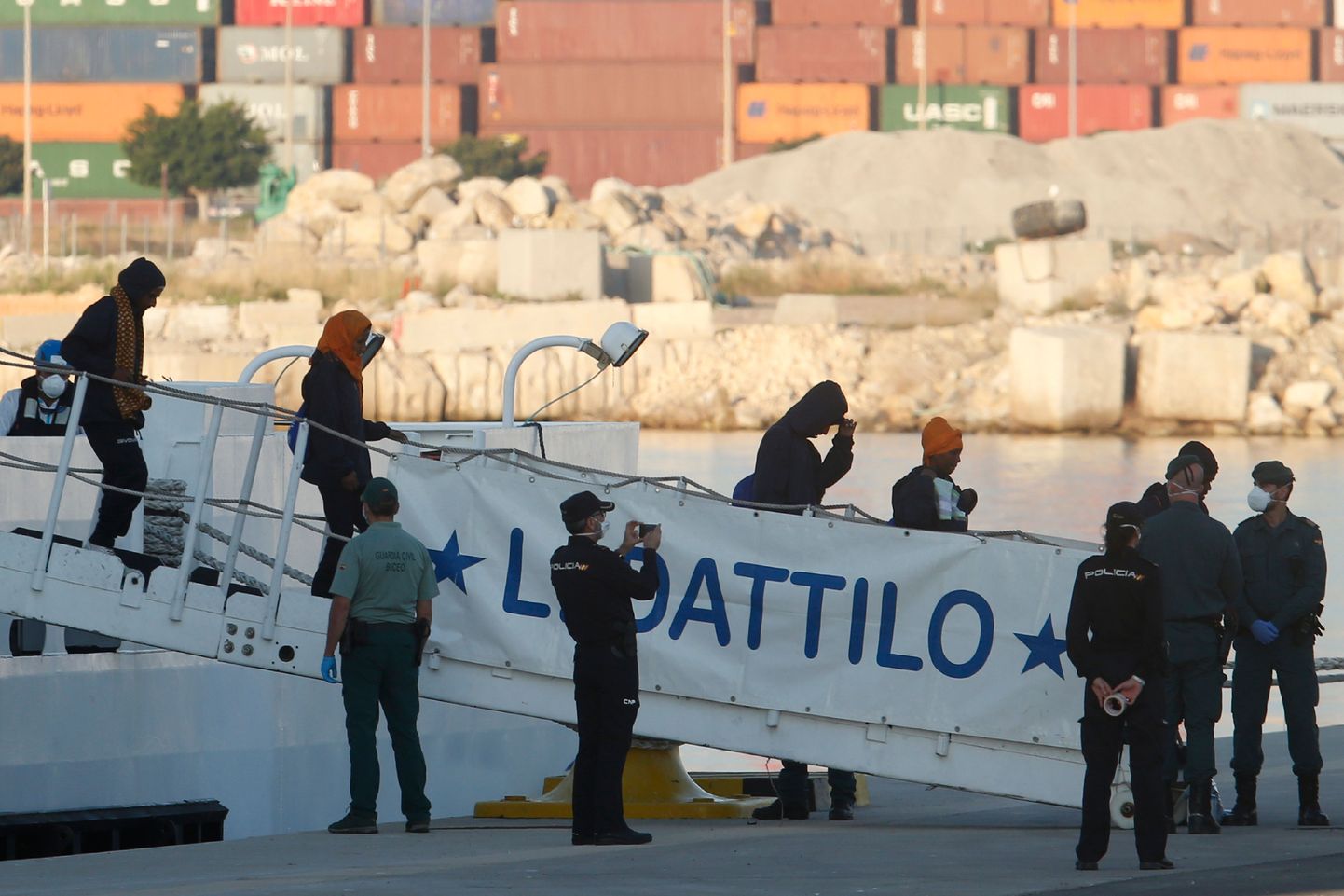 Esimesed Aquariuse migrandid randuvad Dattilo laevaga Valencias.
