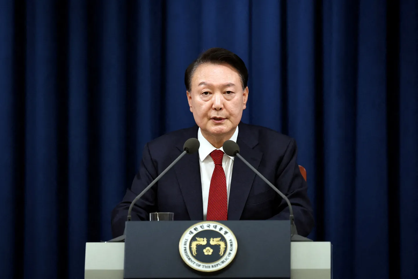 Lõuna-Korea president Yoon Suk-yeol kuulutamas 3. detsembril «riigivastaste elementide» kõrvaldamiseks välja sõjaseisukorda.