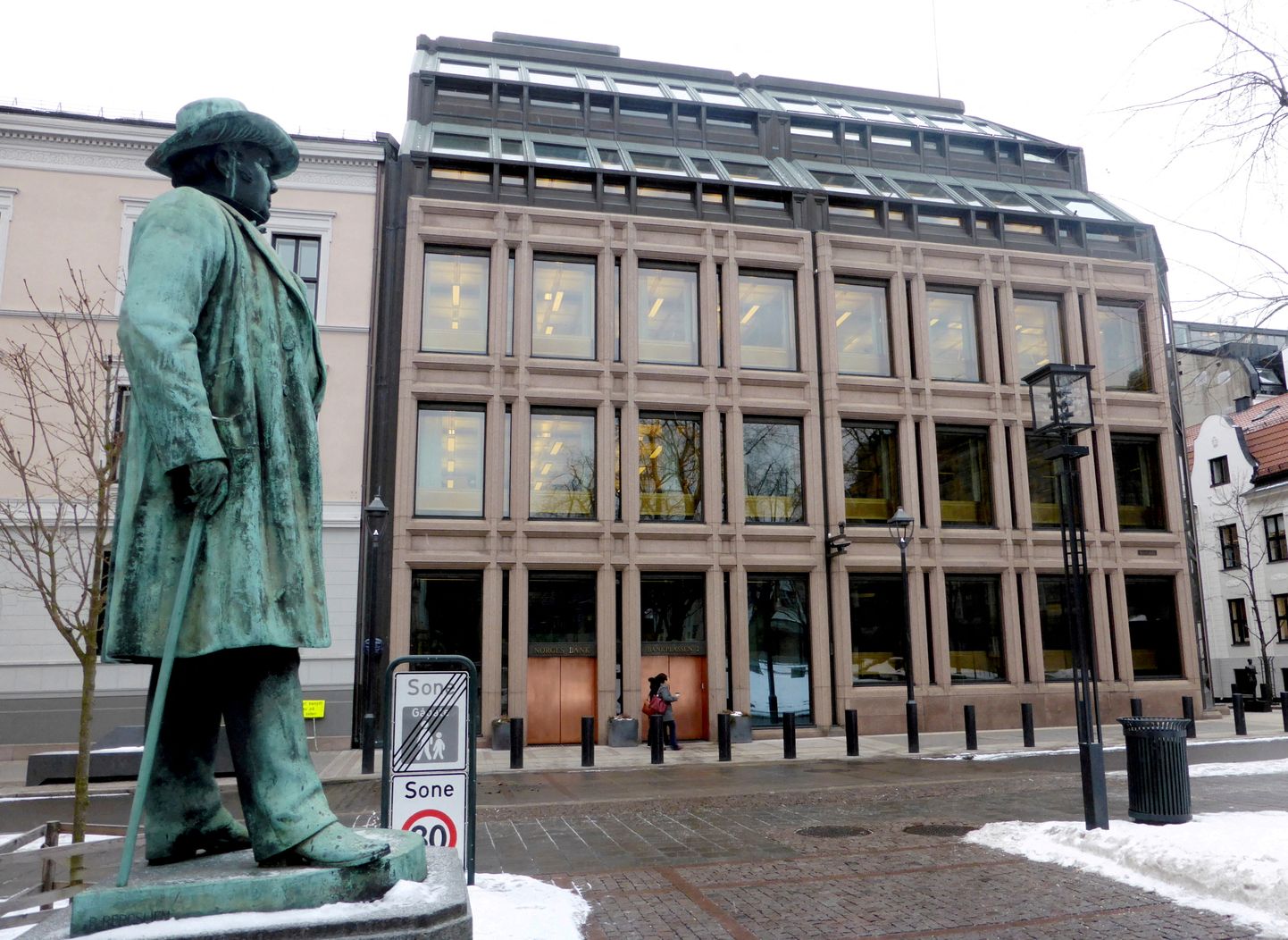 Norra keskpanga hoone, naftafond tegutseb keskpanga haldusalas.