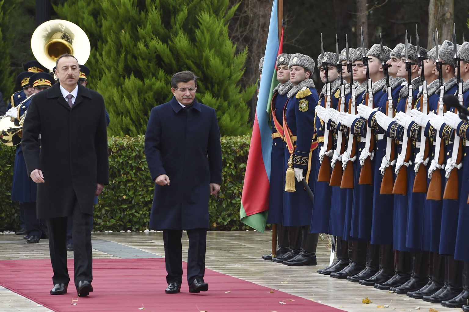 Türgi peaminister Ahmet Davutoğlu ja Aserbaidžaani president Ilham Alijev tänasel kohtumisel Bakuus.