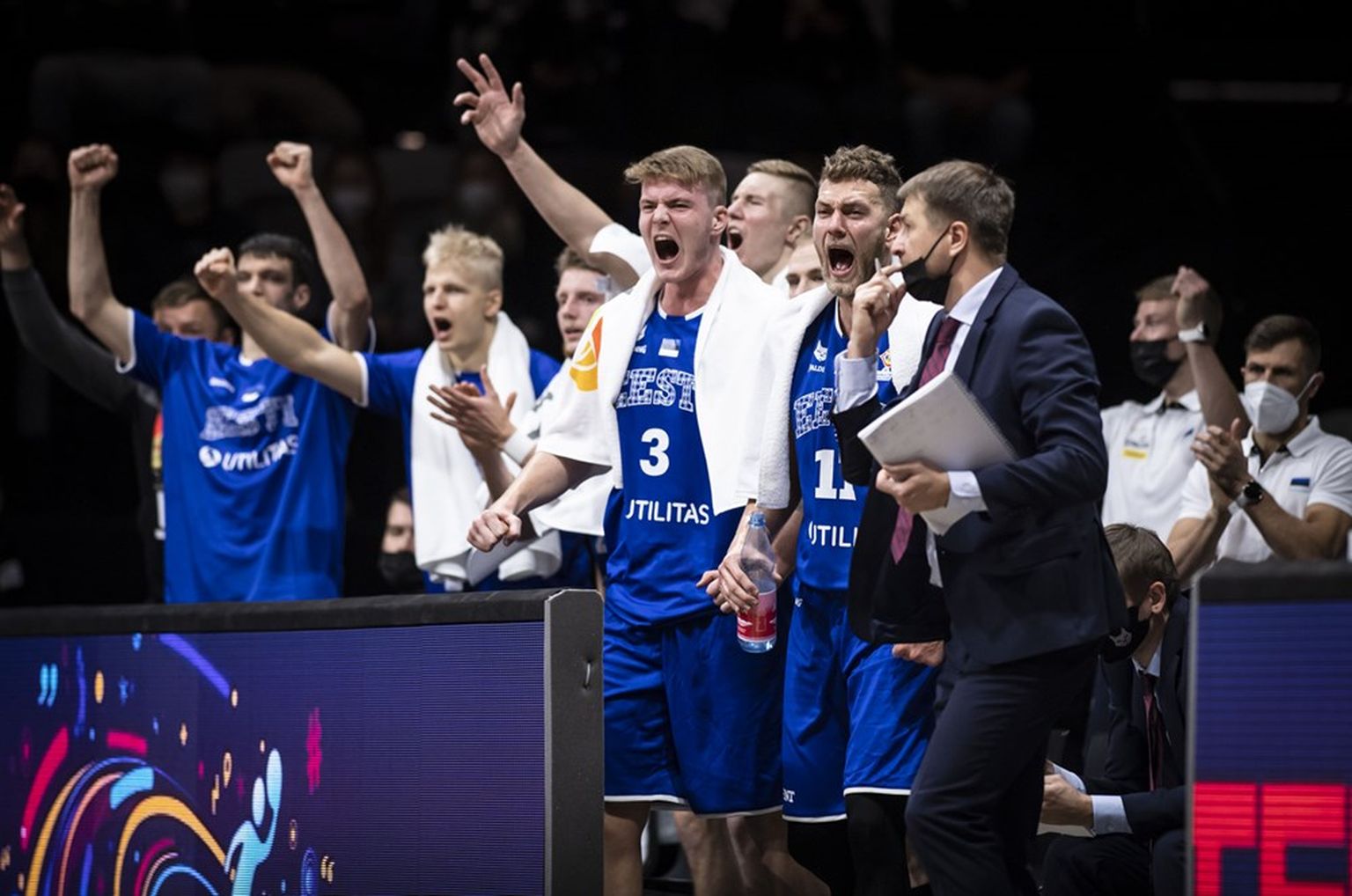 Eesti korvpallurid rõõmustamas MM-valikmängus Saksamaa vastu.