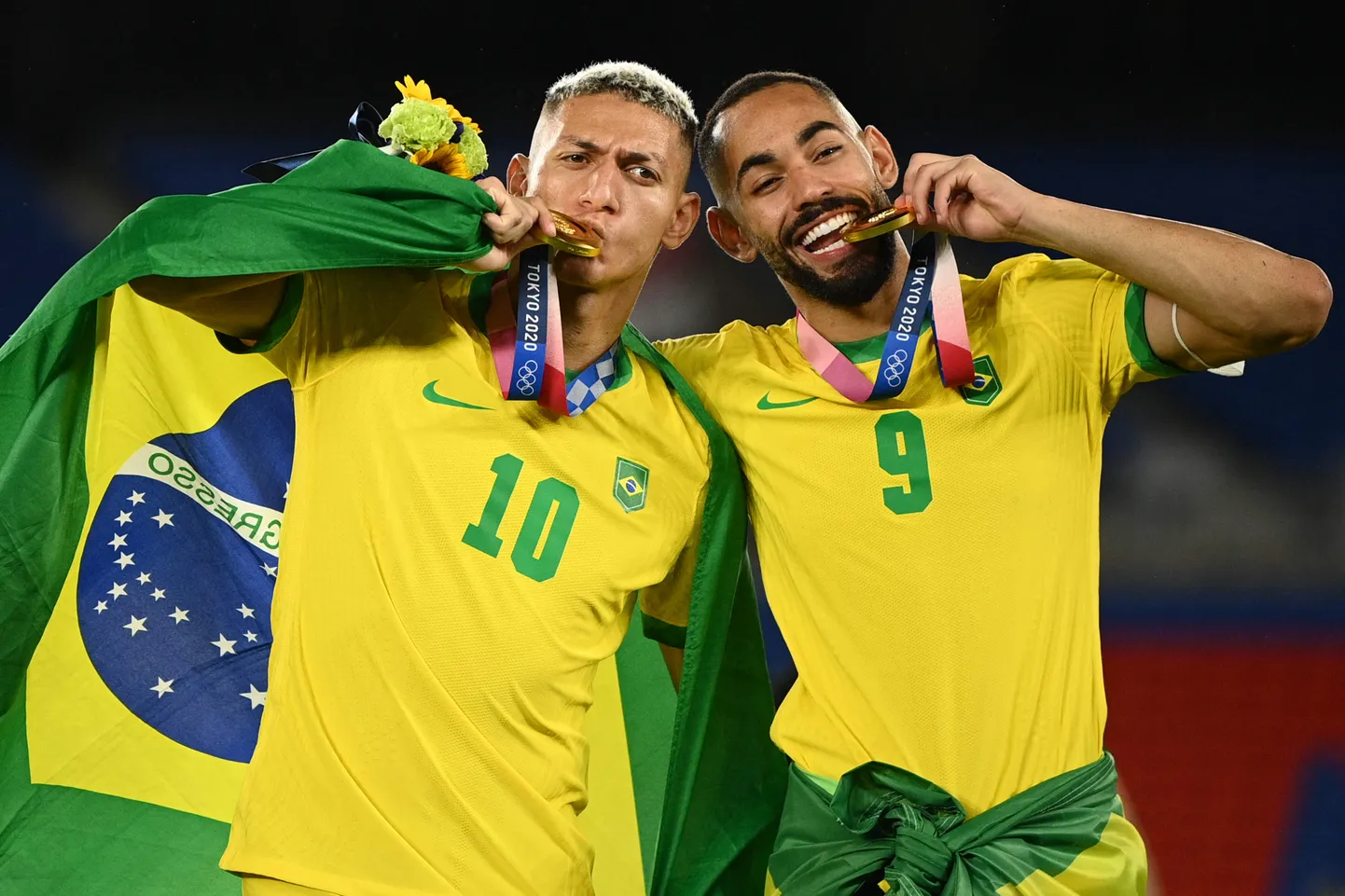 Matheus Cunha (paremal) ja Richarlison.