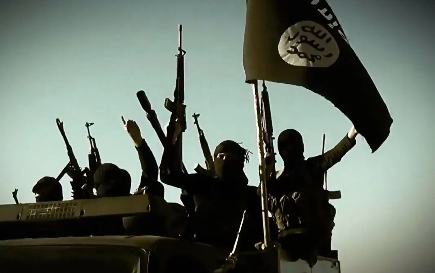Islamiriigi võitljad oma lipuga