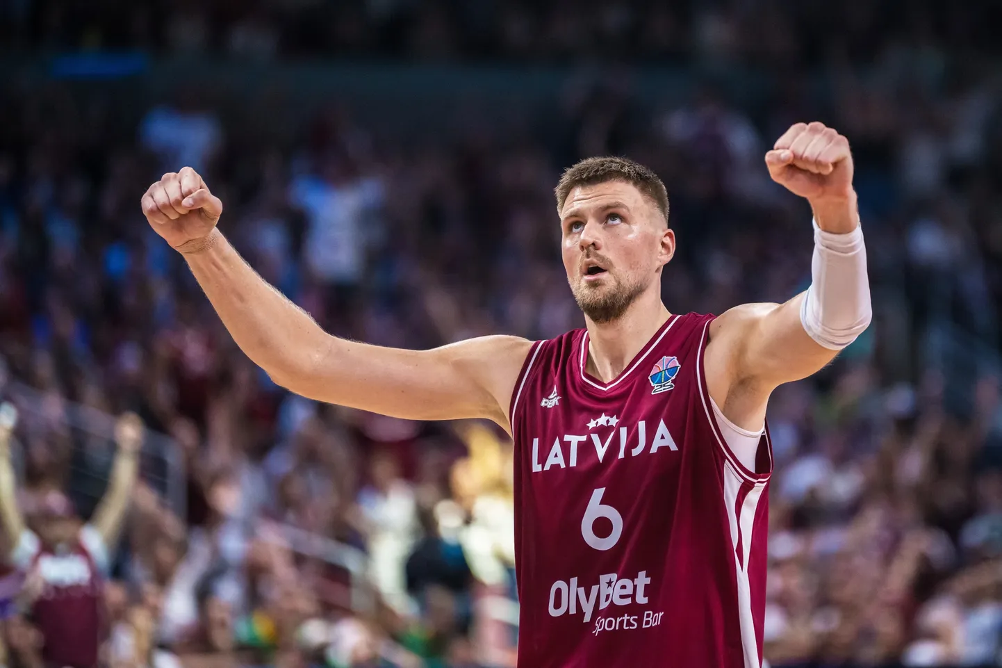 NOSKATIES Porziņģis dominē EČ desmitās dienas Top 10 apskatā