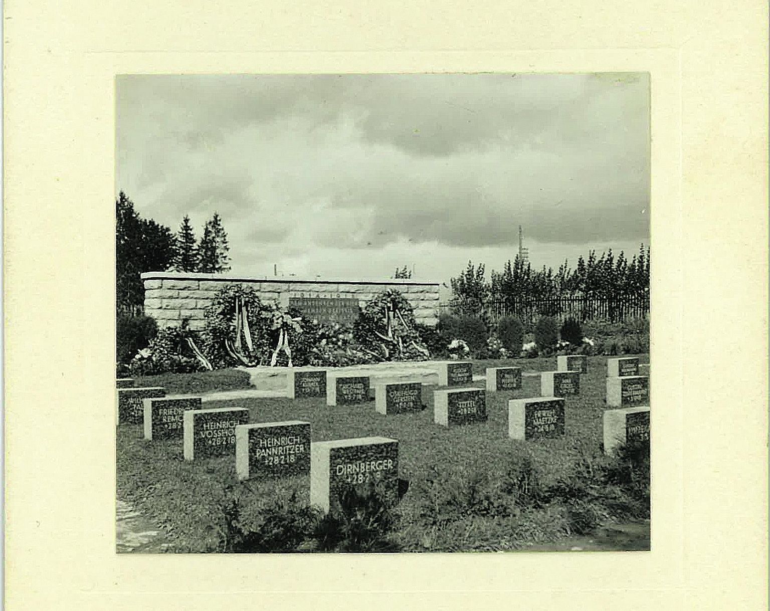 Esimeses maailmasõjas surma saanud Saksa sõdurite memoriaalansambel Tartus Puiestee tänavas Uus-Jaani kalmistul.