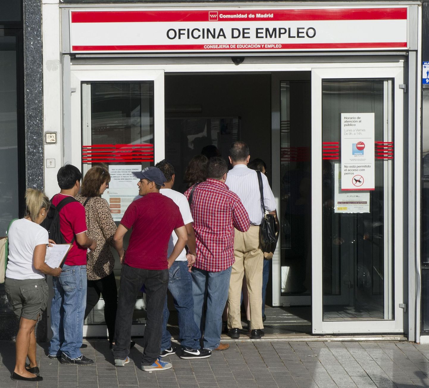 Järjekord Hispaania töötukassa ukse taga