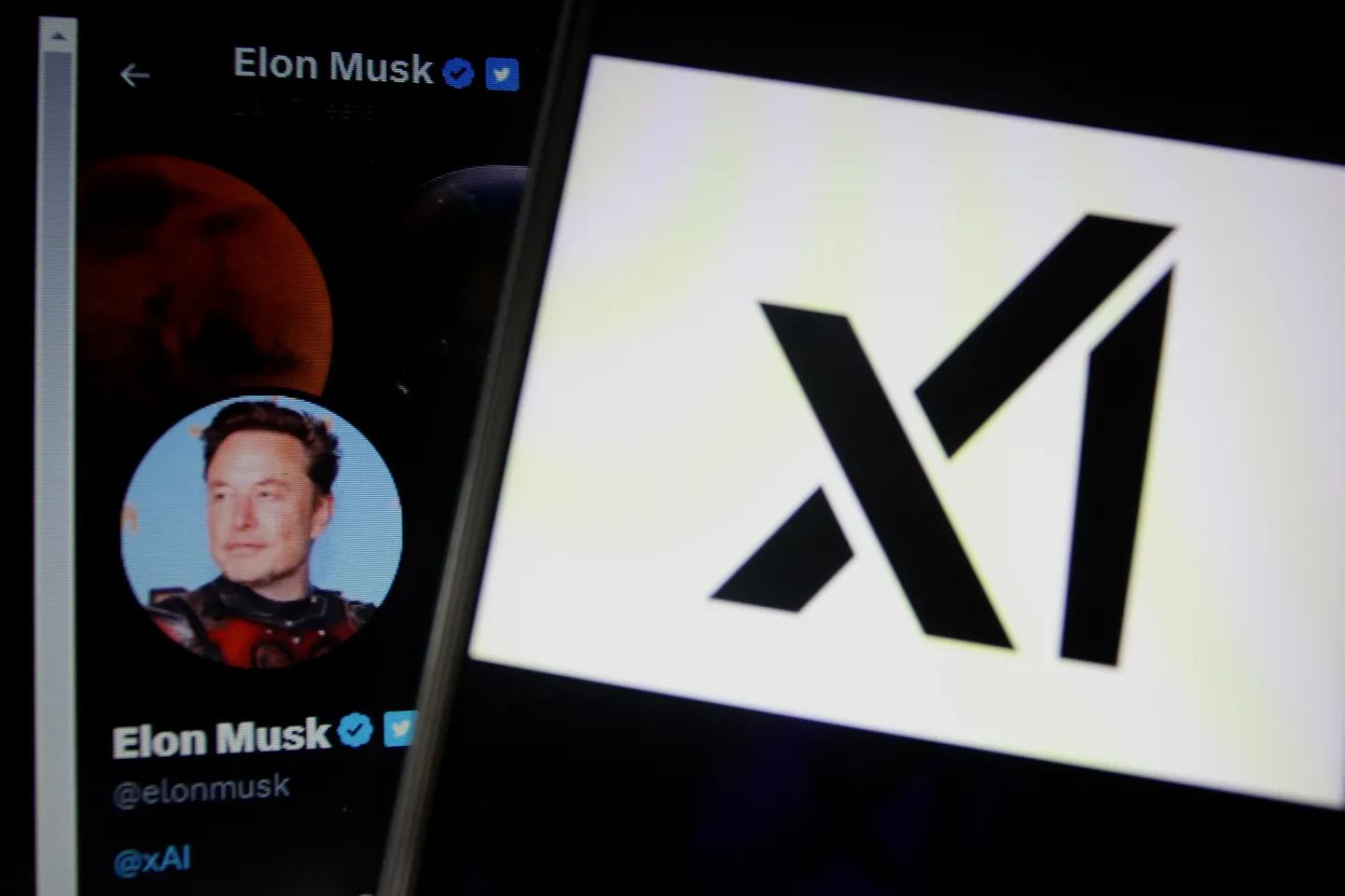 Elon Muski idufirma xAI logo.