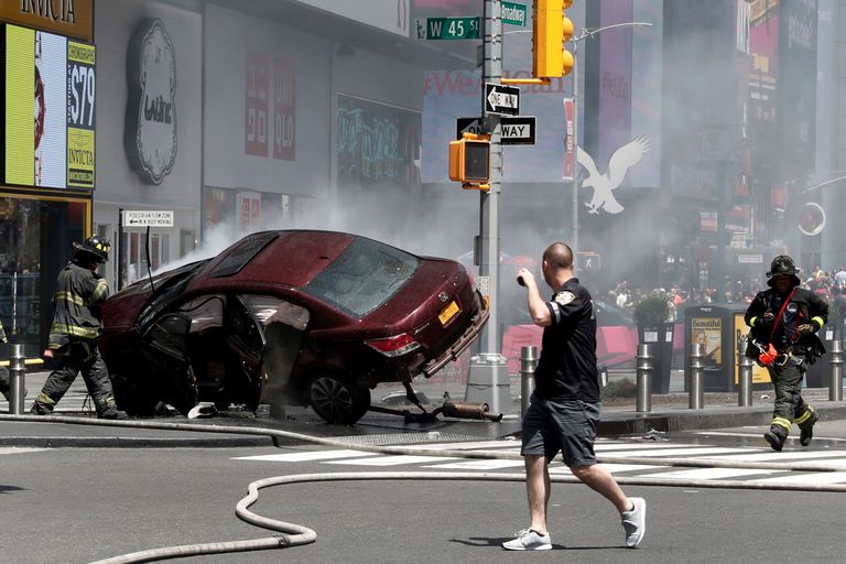 Eilne kihutamisauto Times Square'il. Foto: REUTERS/Mike Segar/Scanpix