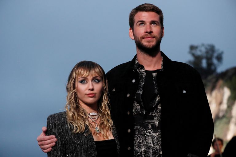 Lauljatar Miley Cyrus ja näitleja Liam Hemsworth abiellusid pärast kuus aastat kestnud kihlust 2018. aasta detsembris. Pildil on paar 2019. aasta juunis, kui noored viimast korda abielupaarina avalikkuse ette sattusid.