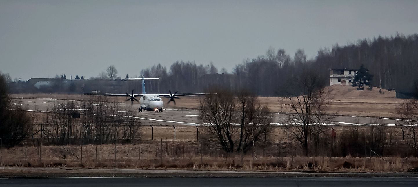 Pärnu ja Soome maakonnakeskuste vahel teeb kevaditi ja sügiseti tšarterreise 68kohaline Flybe'i lennuk.
