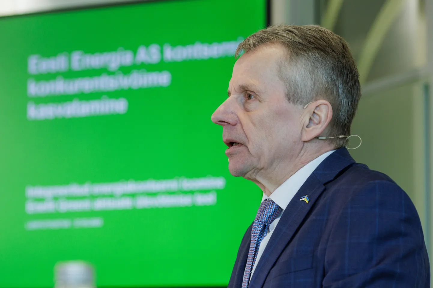 Rahandusminister Jürgen Ligi 27. märtsil Enefit Greeni börsilt lahkumise kava kommenteerimas.