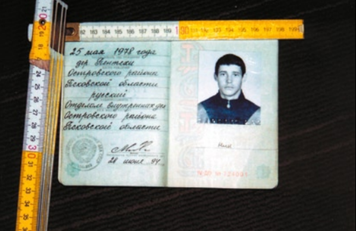 Российский паспорт Никифорова, найденный в квартире, дал следователям первую зацепку.