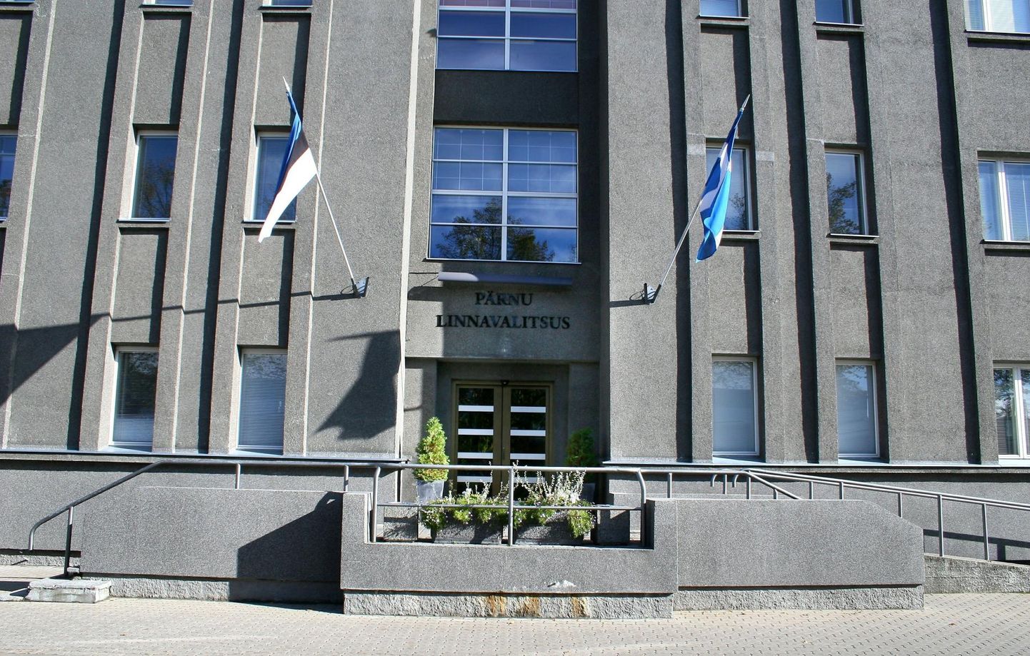 Pärnu linnavalitsuse hoone Suur-Sepa tänaval.