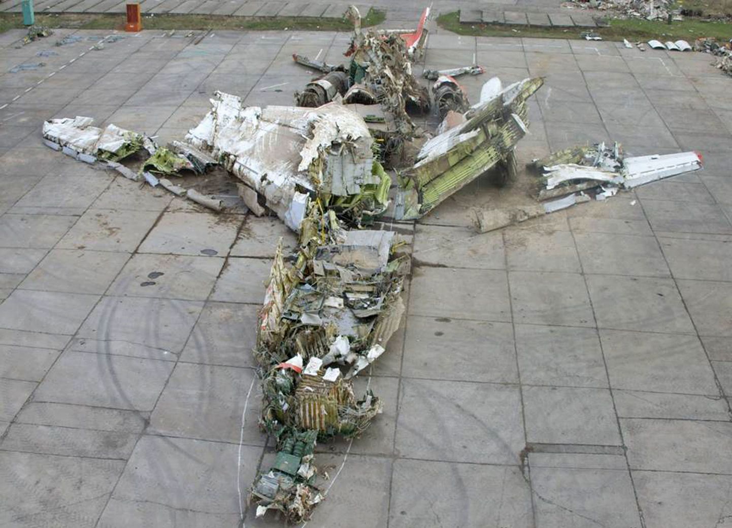 Riikidevahelise lennunduskomitee (MAK) ekspertide laiali laotatud tükid kuuluvad Poola tippjuhte sõidutanud TU-154-le.