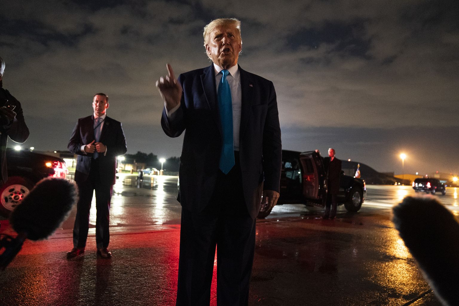 President Donald Trump Andrews õhujõudude baasis pärast valimiskampaania kihutusrallil osalemist 3. septembril.