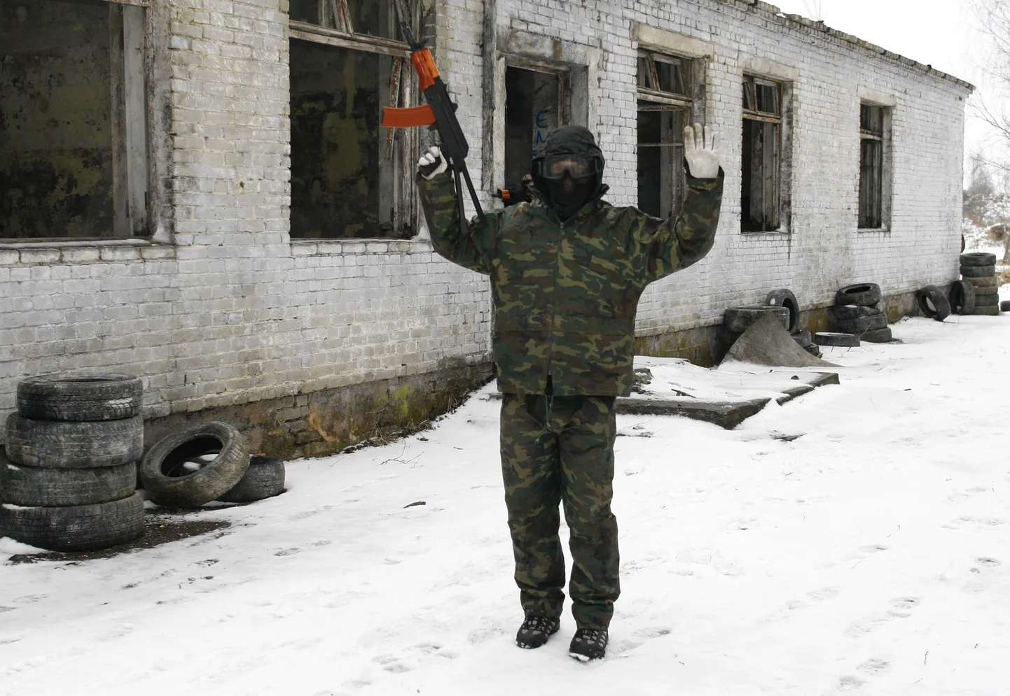 Tartu Airsofti lahing Raadi lennuväljal (pildil reporter Jaan Olmaru).