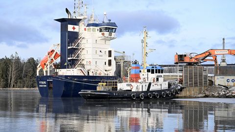 Soomes astusid merekaabli asjas kohtu ette Vene kapten ja vanemmadrus