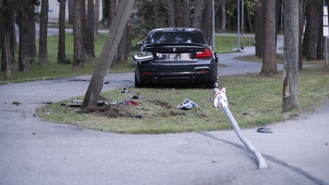 FOTOD ⟩ Tallinnas sõitis noor juht BMW-ga vastu posti